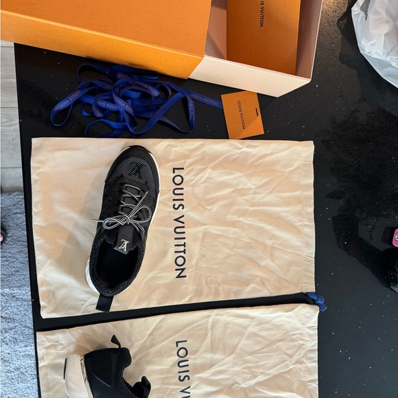 Louis Vuitton shoes Literally new shoes wore one time around the house - Picture 5 of 9